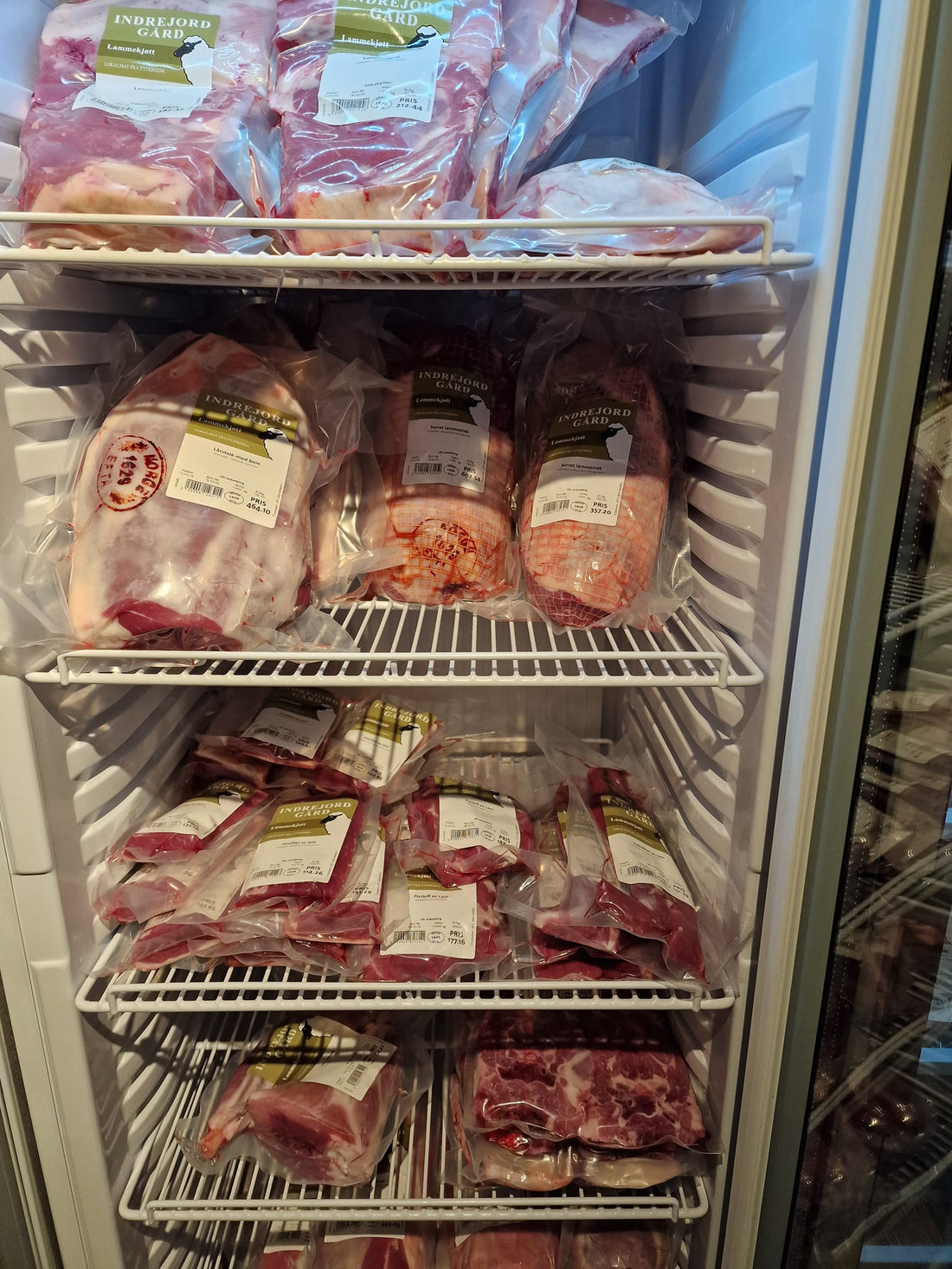 Nå har vi ferskt  lammekjøtt  I gårdsbutikken 🐑😀